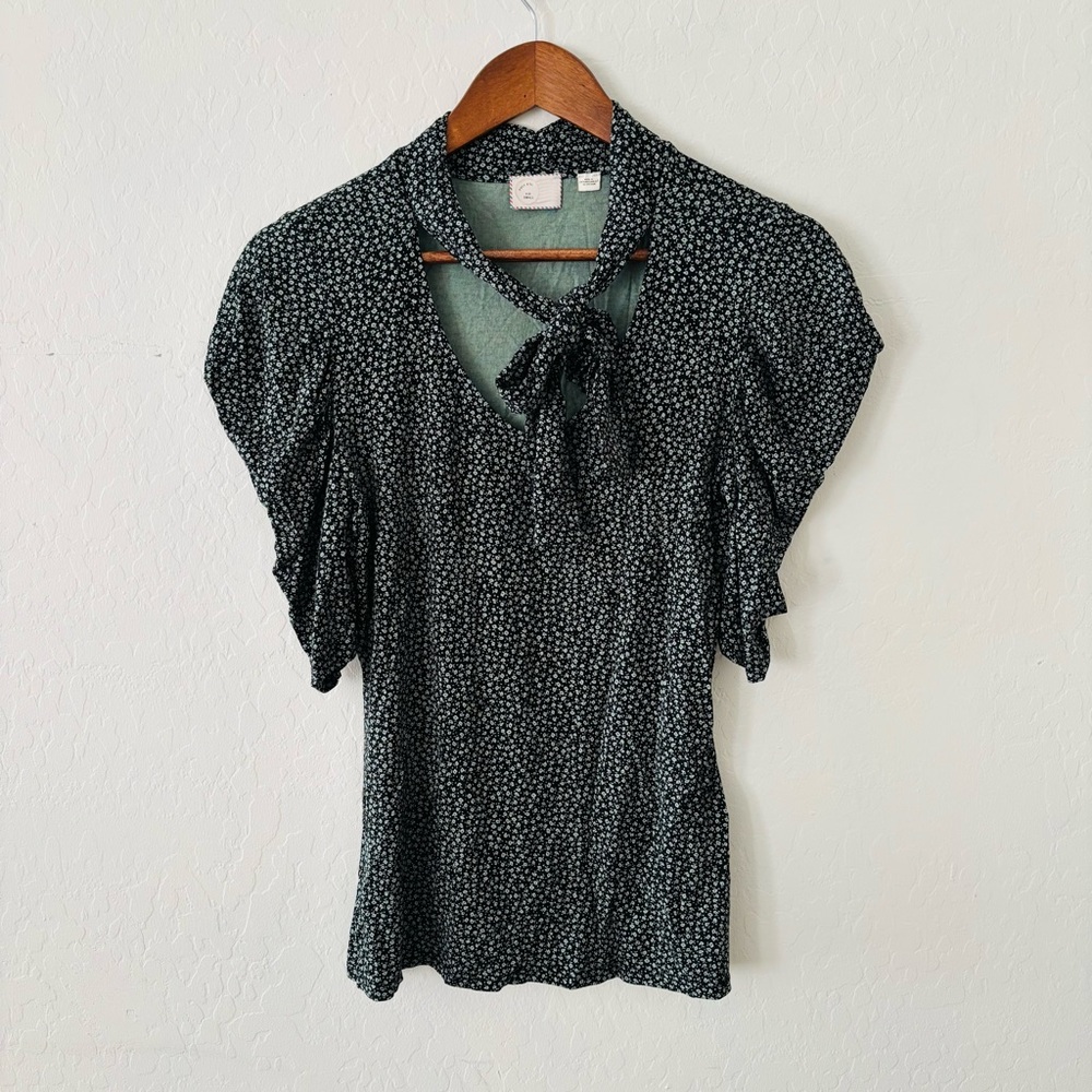 Anthropologie Postmark Green Ditsy Floral‎ Tie-Neck Blouse Women’s Green Black S